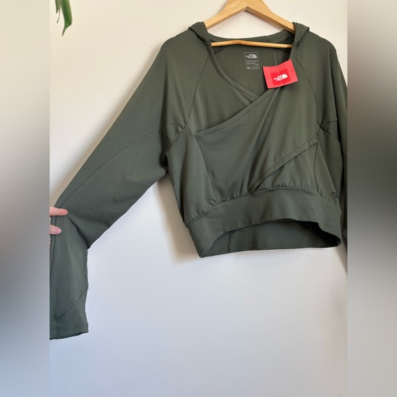 North Face Motivation Wrap Hoodie in Olive - Picture 5 of 8
